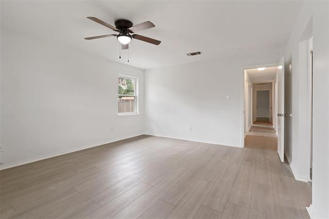 Building Photo - 2024 Oakmeadow St