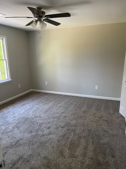 Building Photo - 2131 Hamstead Ct