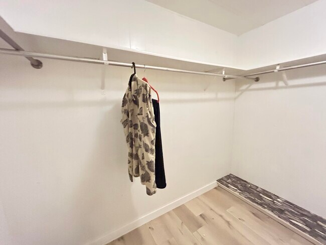 Building Photo - 8888 Kings Dr