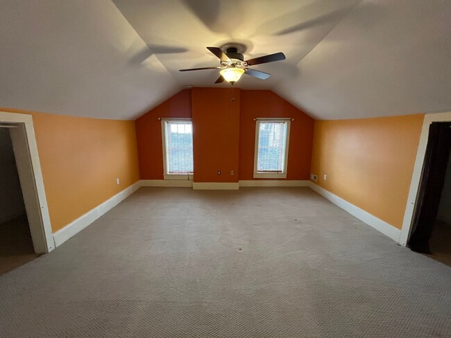 Building Photo - Premium location!  Downtown 3BR 2.5BA with 2 car garage