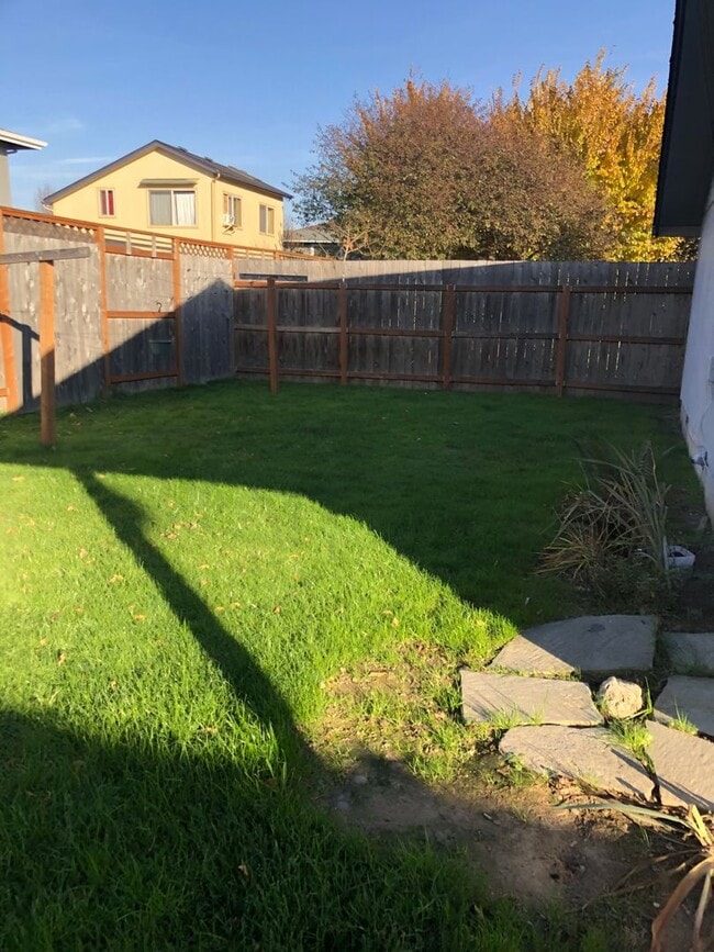 Building Photo - Spacious NW Corvallis Duplex - 3 Bedroom 1...