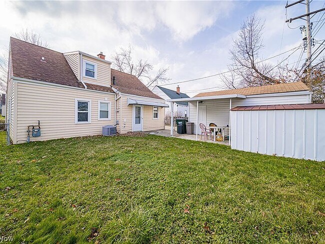 Building Photo - 26491 Shirley Ave