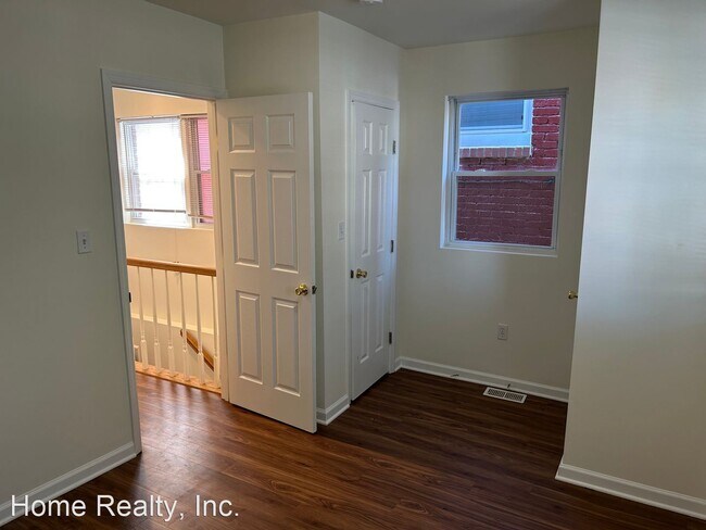 Building Photo - 2 br, 1.5 bath House - 1603 6th St. NW