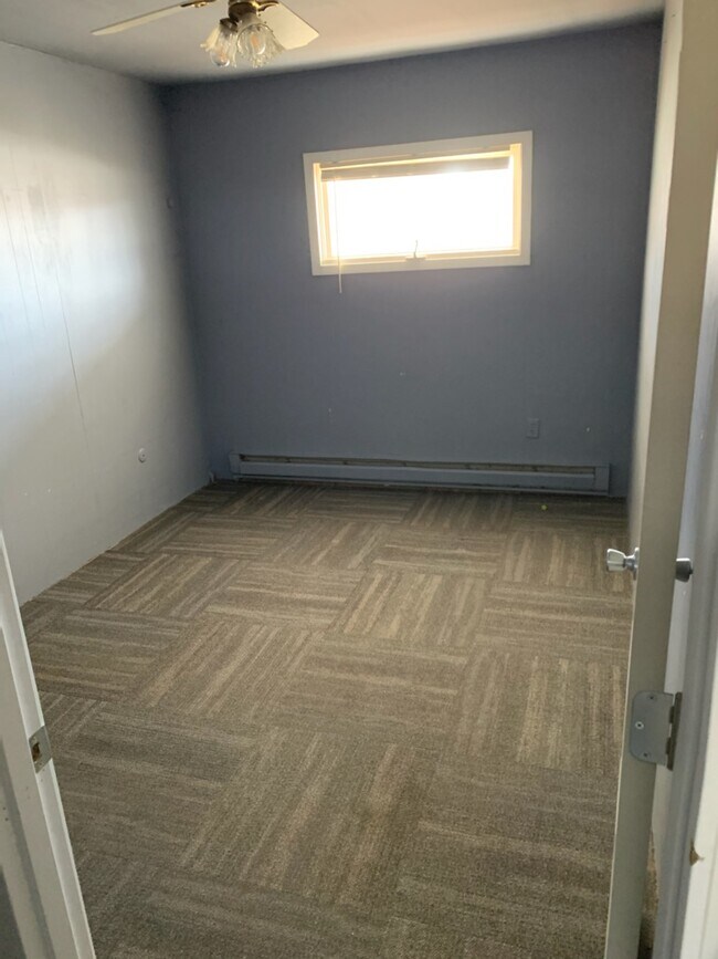 Bedroom - 712 Logan Ave