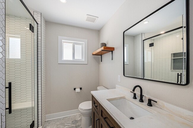 Building Photo - FURNISHED, Spacious 3 bedroom home in the heart of University!