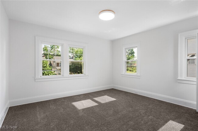 Building Photo - 3154 Yorkshire Rd