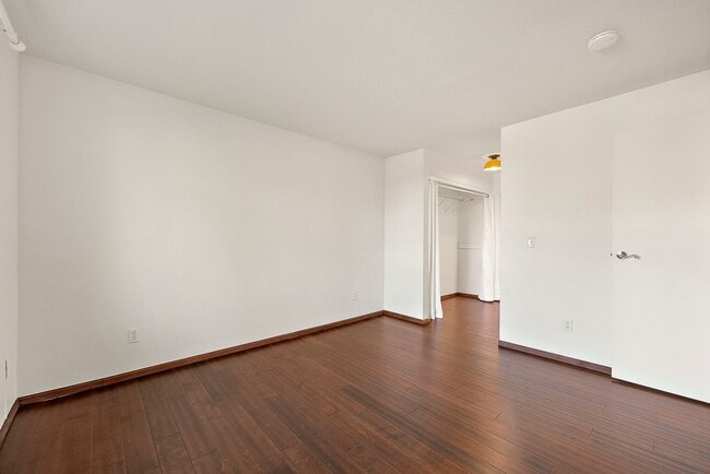 Building Photo - Top-Floor Condo with Panoramic Lake Easter Views, Vaulted Ceilings & Modern Updates!