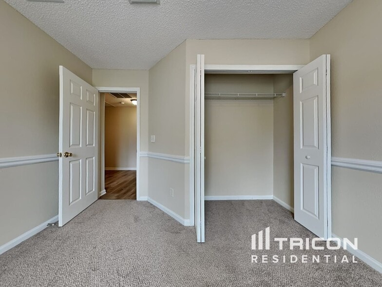 Building Photo - 7134 Beekman Lake Dr