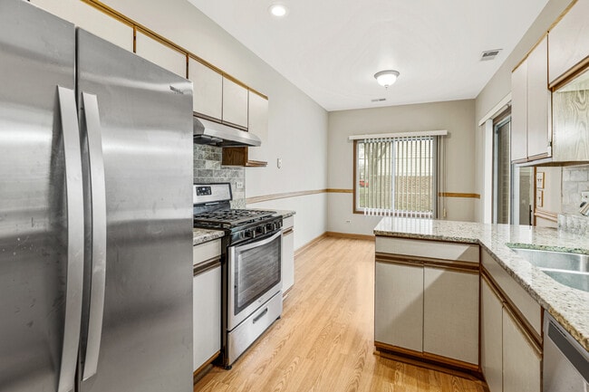 Building Photo - 1665 Commodore Ct