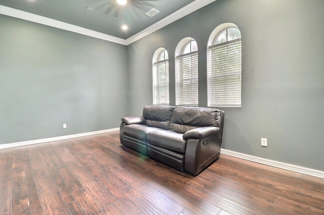 Building Photo - 1289 Beacon Cir