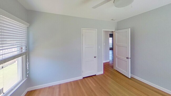 Building Photo - 270 La Verne Ave