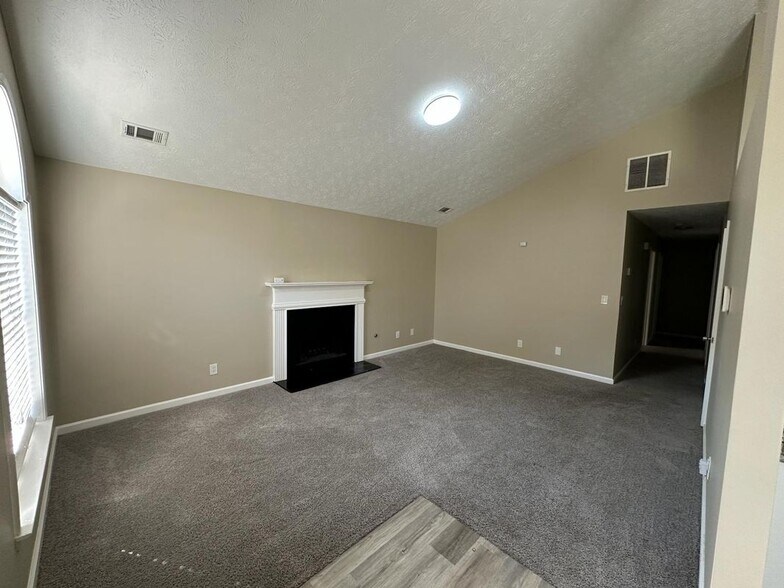 Building Photo - 10629 Pine Forest Ln