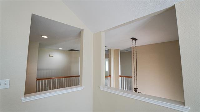 Building Photo - 2060 Garden Crest Dr