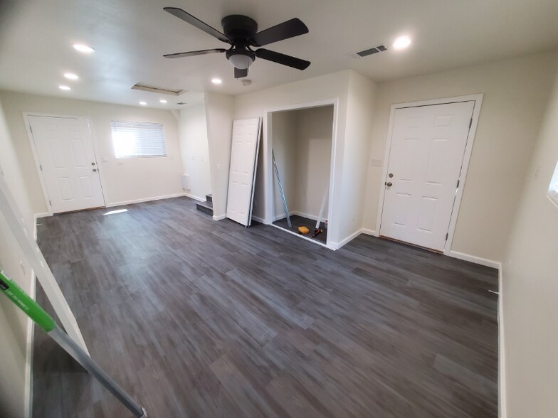 Building Photo - 6325 Tallman Ave