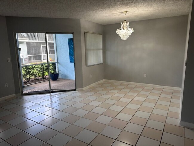 Building Photo - 2/2 Apartment for Rent at Center Gate comm...