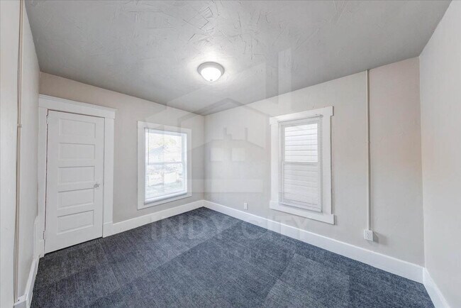 Building Photo - 622 N Mulberry St