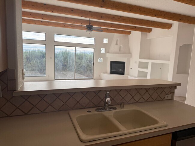 Building Photo - 2828 Monument Dr NW