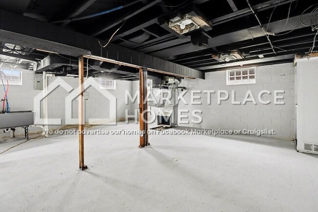 Building Photo - 16501 Fairmount Dr