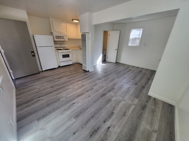 Building Photo - MIN0612>**