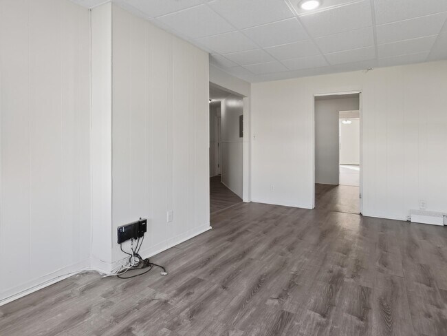 Building Photo - 492 West Side Ave