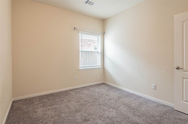 Building Photo - 21263 Lucknow Ln