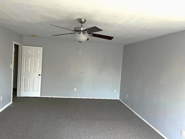 Building Photo - 5926 Clerkenwell Dr