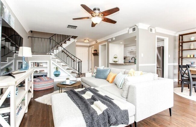 Building Photo - 6980 Roswell Rd