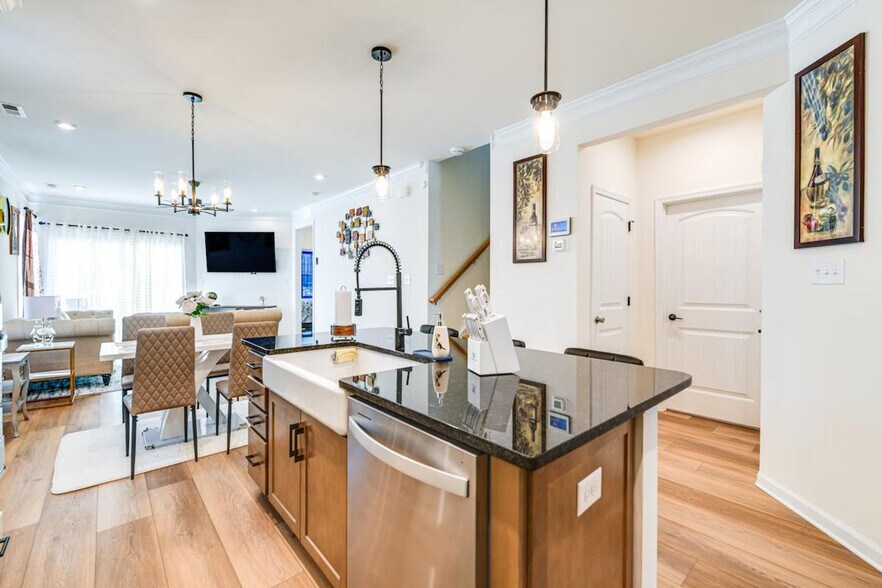 Building Photo - 8749 Bethany Crk Ave