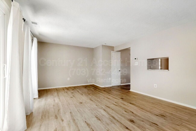 Building Photo - 2881 Burgundy Pl