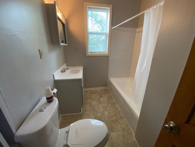 Building Photo - 1023-1025 Lafayette NE