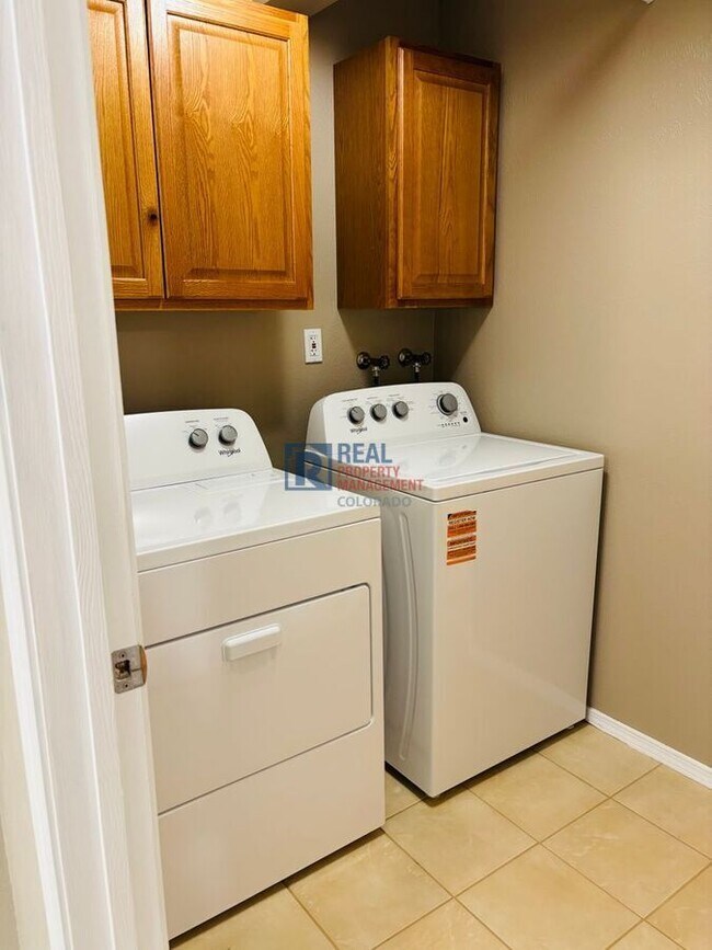 Building Photo - 10430 W 83rd Ave