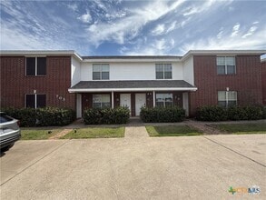 Building Photo - 705 S Amy Ln