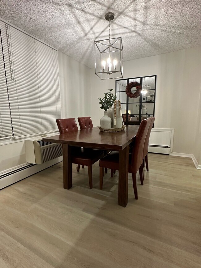 Building Photo - 1030 E Lancaster Ave