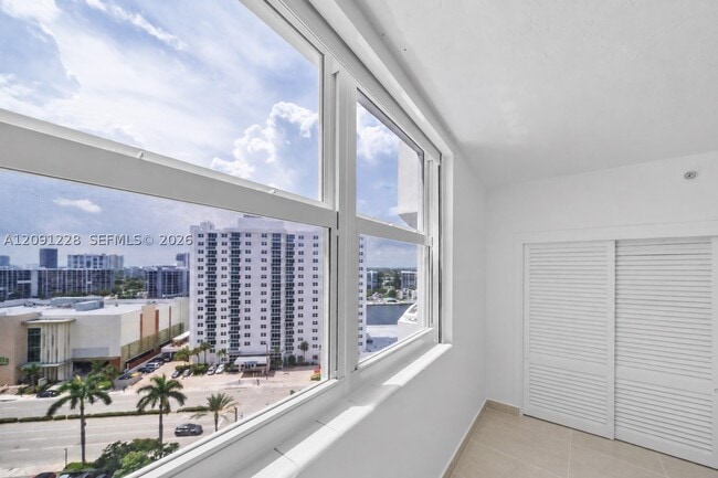 Building Photo - 3001 S Ocean Dr
