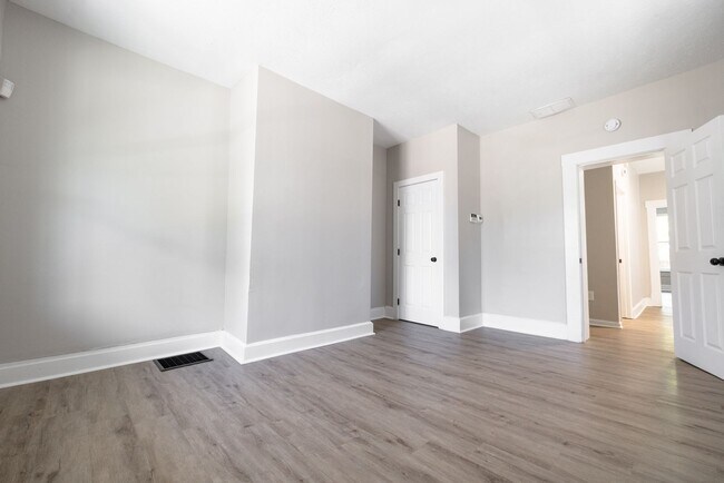 Building Photo - 358 St Clair Ave