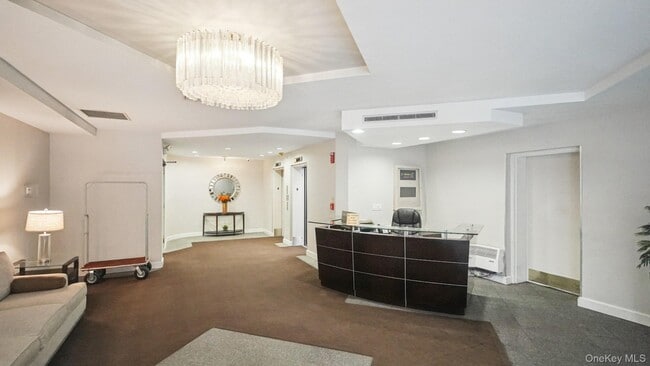 Building Photo - 703 Pelham Rd