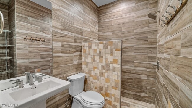 Building Photo - 8720 Cypress Lake Dr