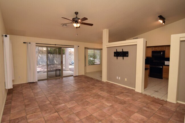 Building Photo - Bright & Open SE Tucson 3 Bed 2 Bath with ...