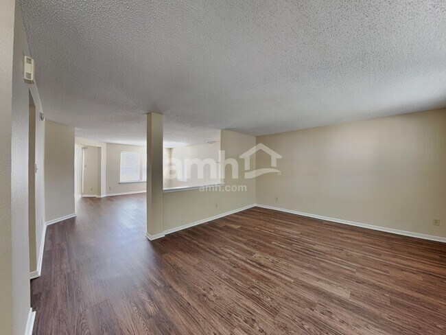 Building Photo - 711 Thornwood Ct