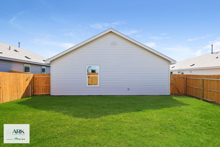 Building Photo - 2903 Gustavo Dr