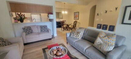 Building Photo - Two bedroom condo - Furnished Seasonal Rental