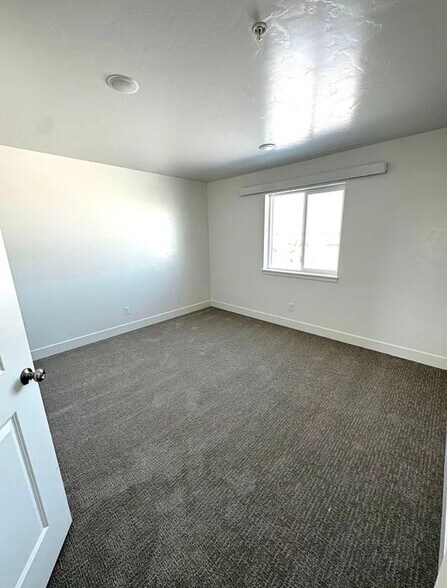 Building Photo - 5963 N Freedom Rd