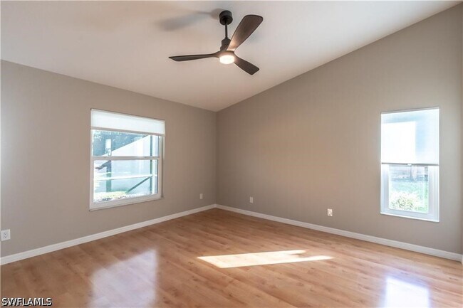 Building Photo - 1704 Royal Cir