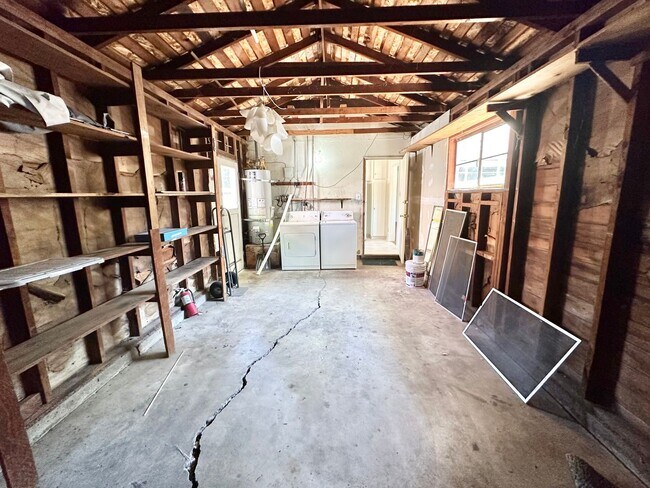 Building Photo - Super close to UC Davis and University Shopping mall-- 4 bedrooms and 2 bathrooms