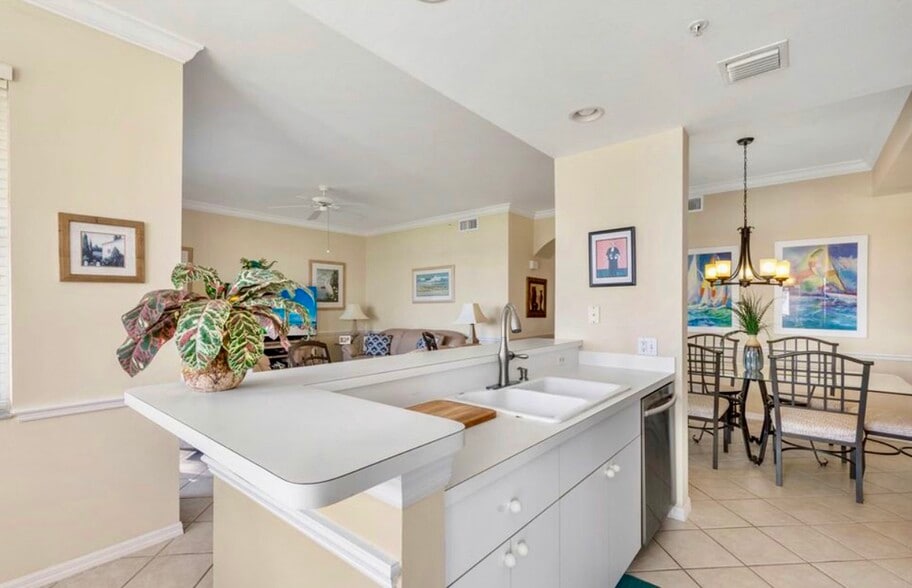 Building Photo - 10480 Washingtonia Palm Way