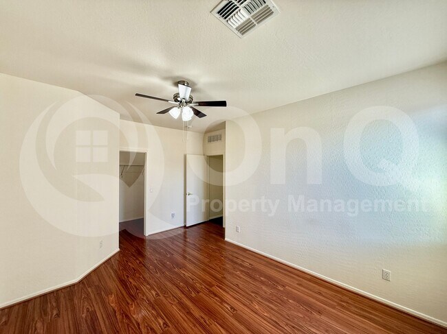 Building Photo - 3229 W Pleasant Ln