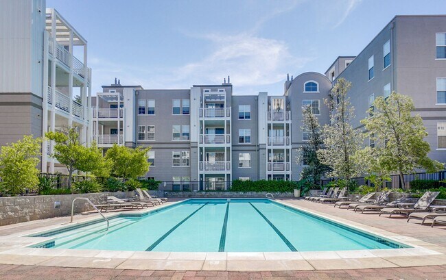 Building Photo - Large Santa Clara 1 Bedroom Condo in River...