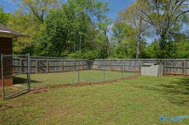 Building Photo - 16992 Woodhaven Dr