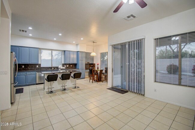 Building Photo - 218 E Sunburst Ln