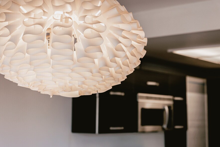 Building Photo - 10650 Holman Ave